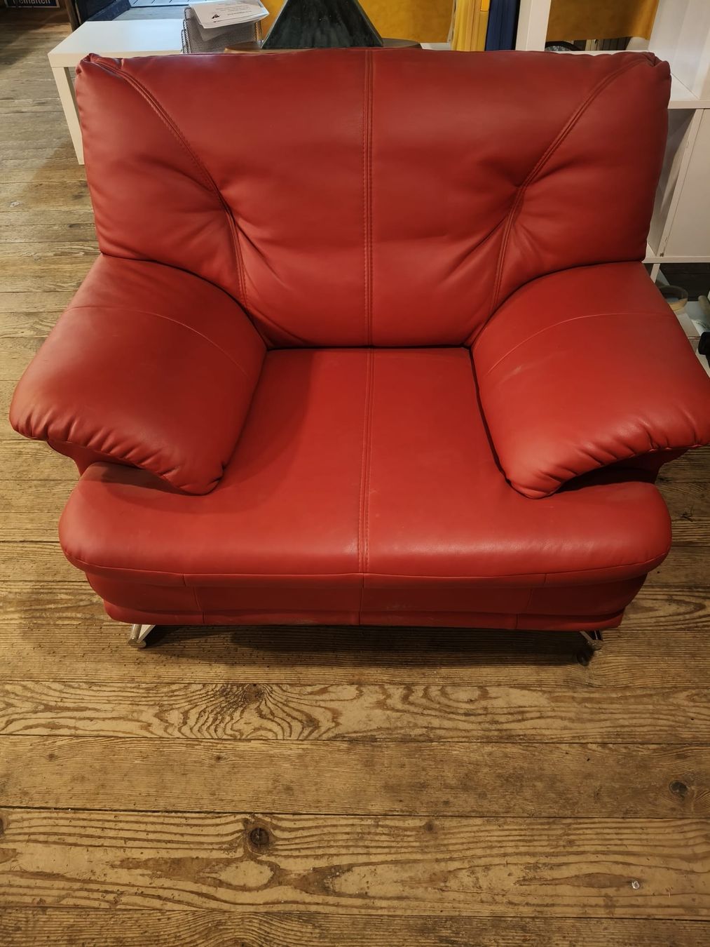 Sofas: Sofagarnitur ROT in Kunstleder – Gebraucht aus Lotzwil von Nidimar 2