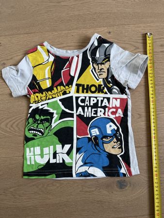 Avengers T-Shirt Grösse 98/104, Comic Helden Print!