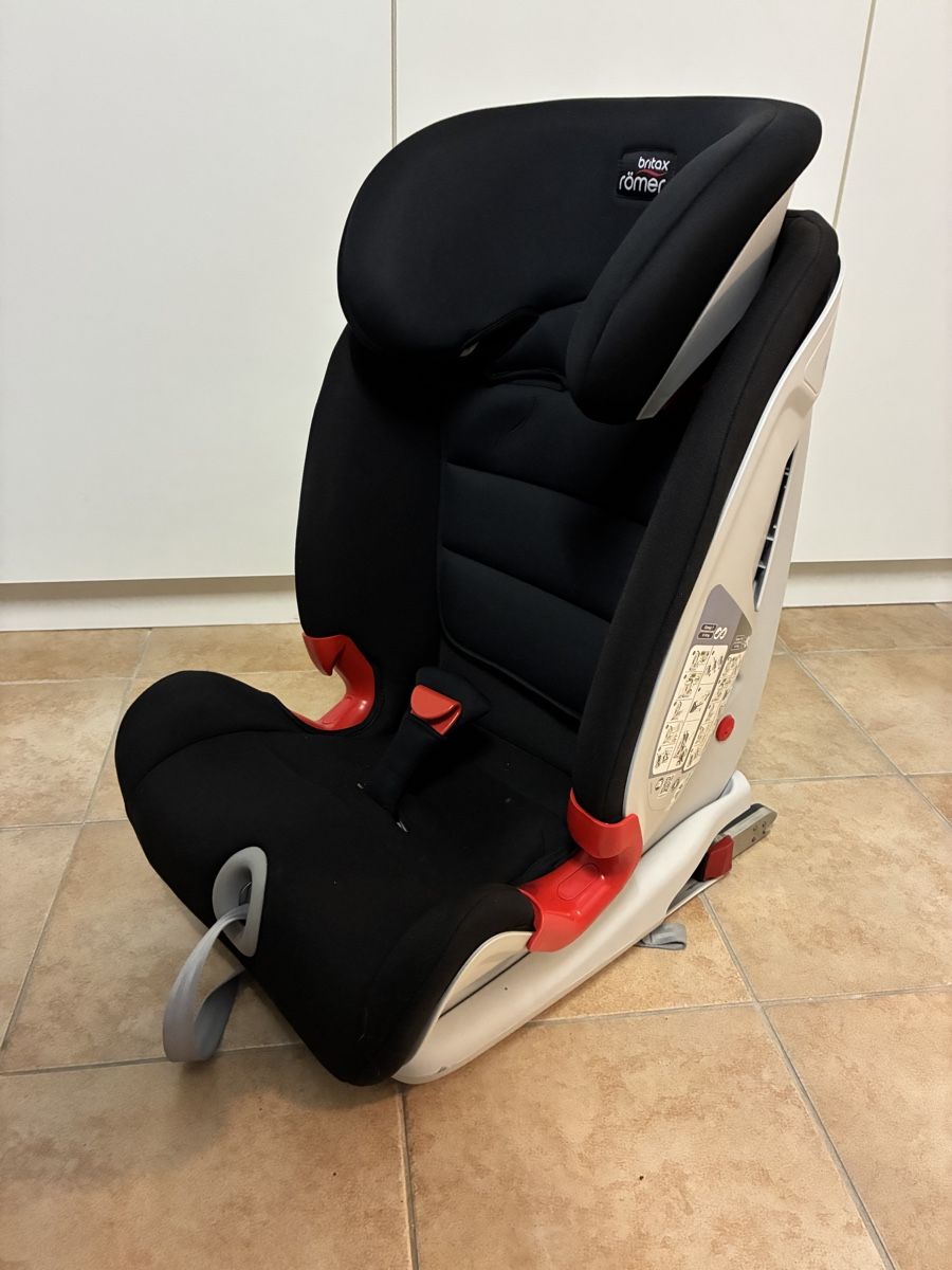 Britax Römer Auto-Kindersitze: Kindersitz Britax Römer Advansafix III – Gebraucht aus Steffisburg von Belli80 1