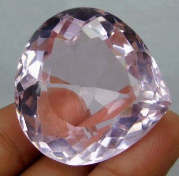 Minerali & Pietre curative: 150.00 Ct Pear Cut Certified – Nuovo e nell'imballaggio originale da Genève venduto da AWWA