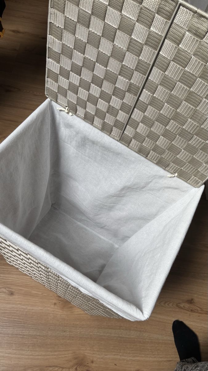 Paniers à linge: Wäschekorb beige, mit Innensack – D'occasion à Roggwil BE par R.. 1