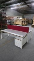 Büro Pult 2er Arbeitsplatz PALMBERG weiss mit roter Trennwan
