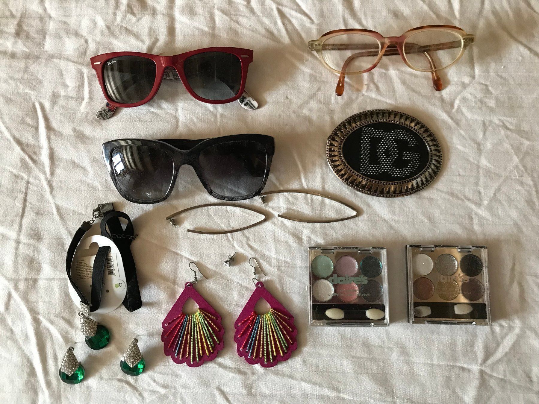 Brillen & Gläser: Lunettes et boucles d'oreilles – Gebraucht aus Ste-Croix von BuffetSC