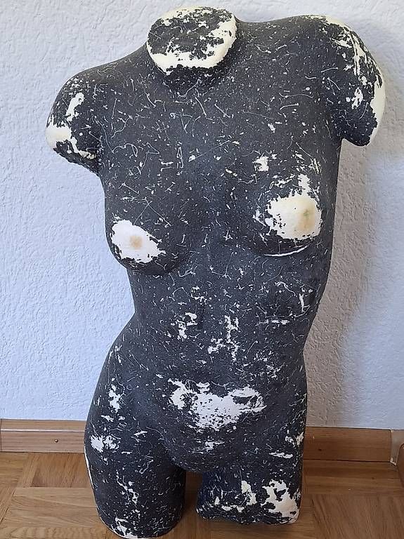 Statuette: Thorso Mann und Frau aus Styropor – Usato da Sissach venduto da tigibloch99 2