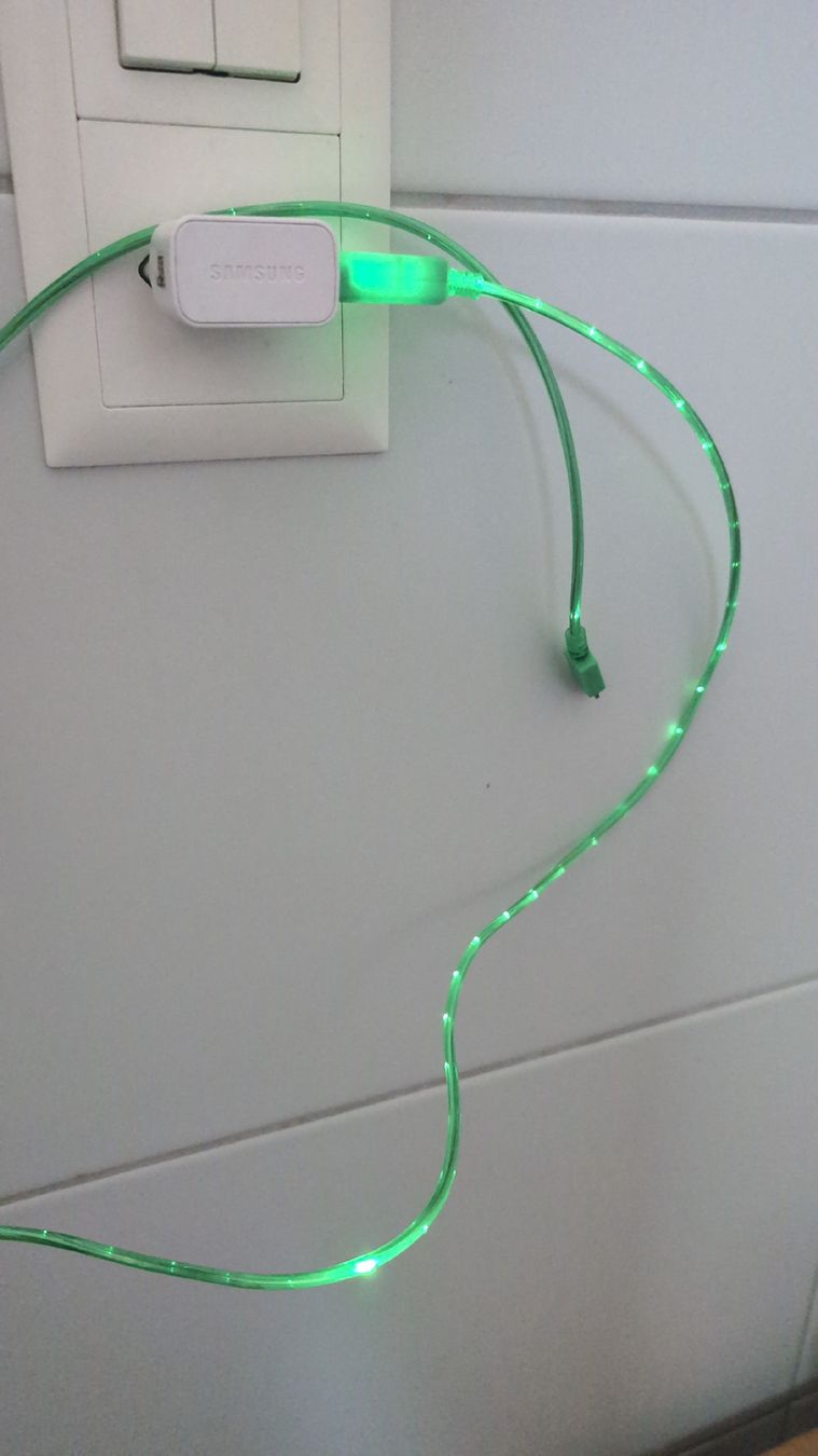 Apple Caricabatterie: Grün leuchtendes Apple Lightning Cable 1m – Usato da Bolligen venduto da chr_t85t 1