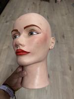 Tête de mannequin femme vintage en plastique