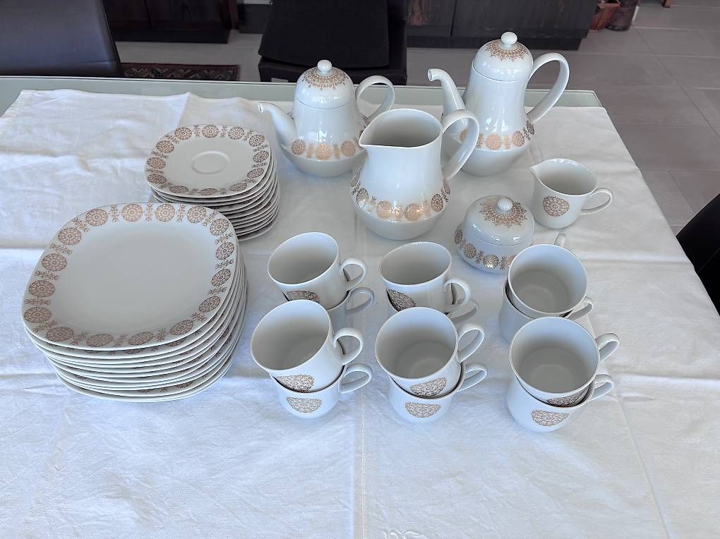 Set di piatti: Langenthal Teeservice 12 teilig – Usato da Uster venduto da coruti