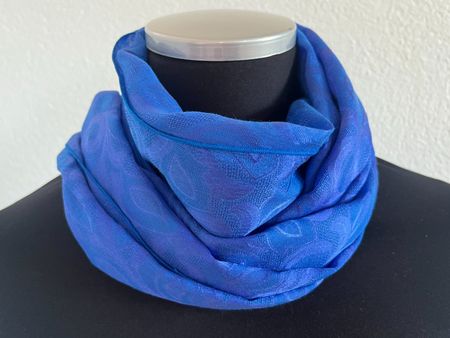Colora Schal, 68% Seide, Blau, NEU
