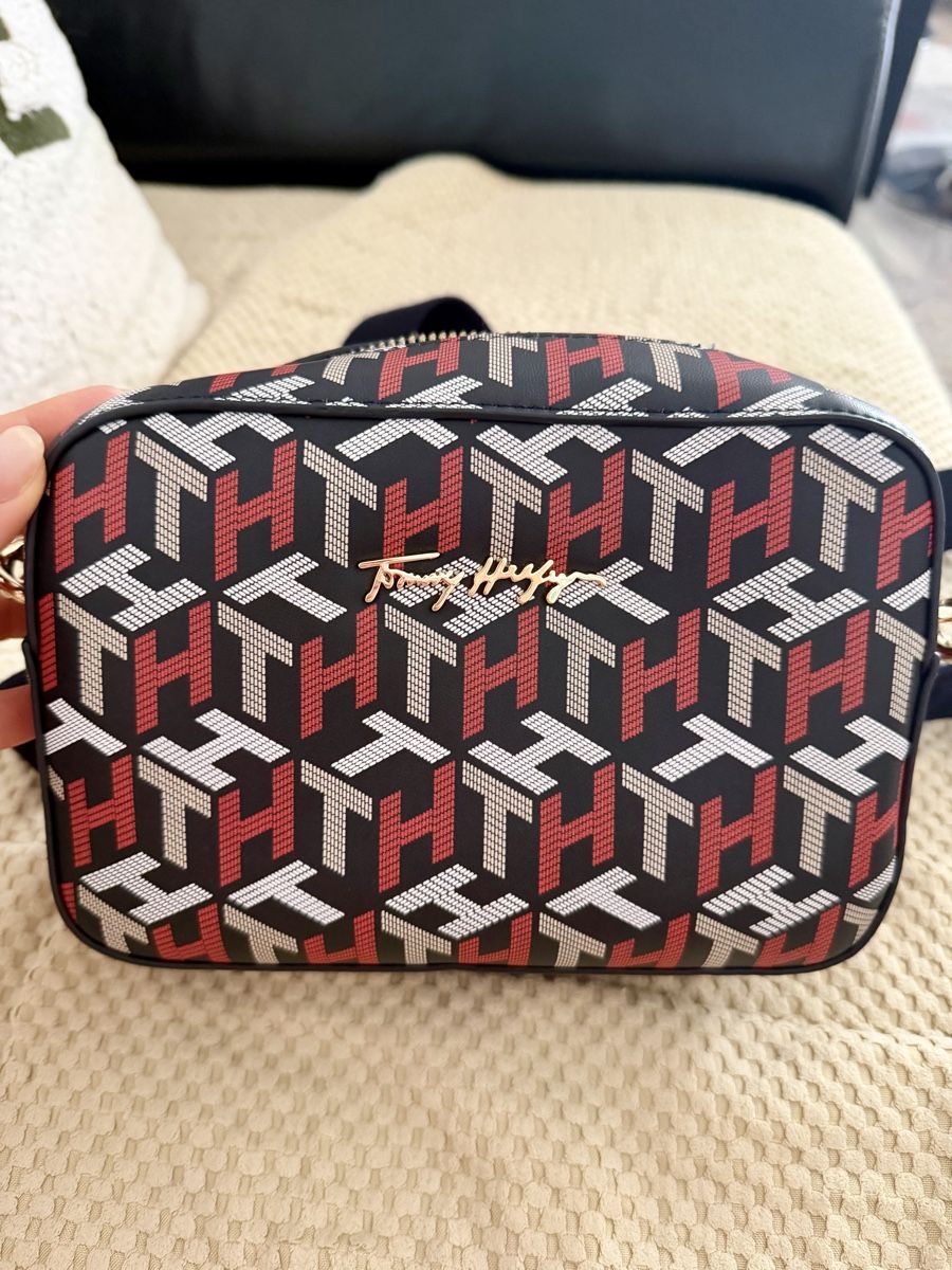Tommy Hilfiger Borse da donna: Tasche Tommy Hilfiger – Nuovo (secondo la descrizione) da Altstätten SG venduto da ali_f7vk 1