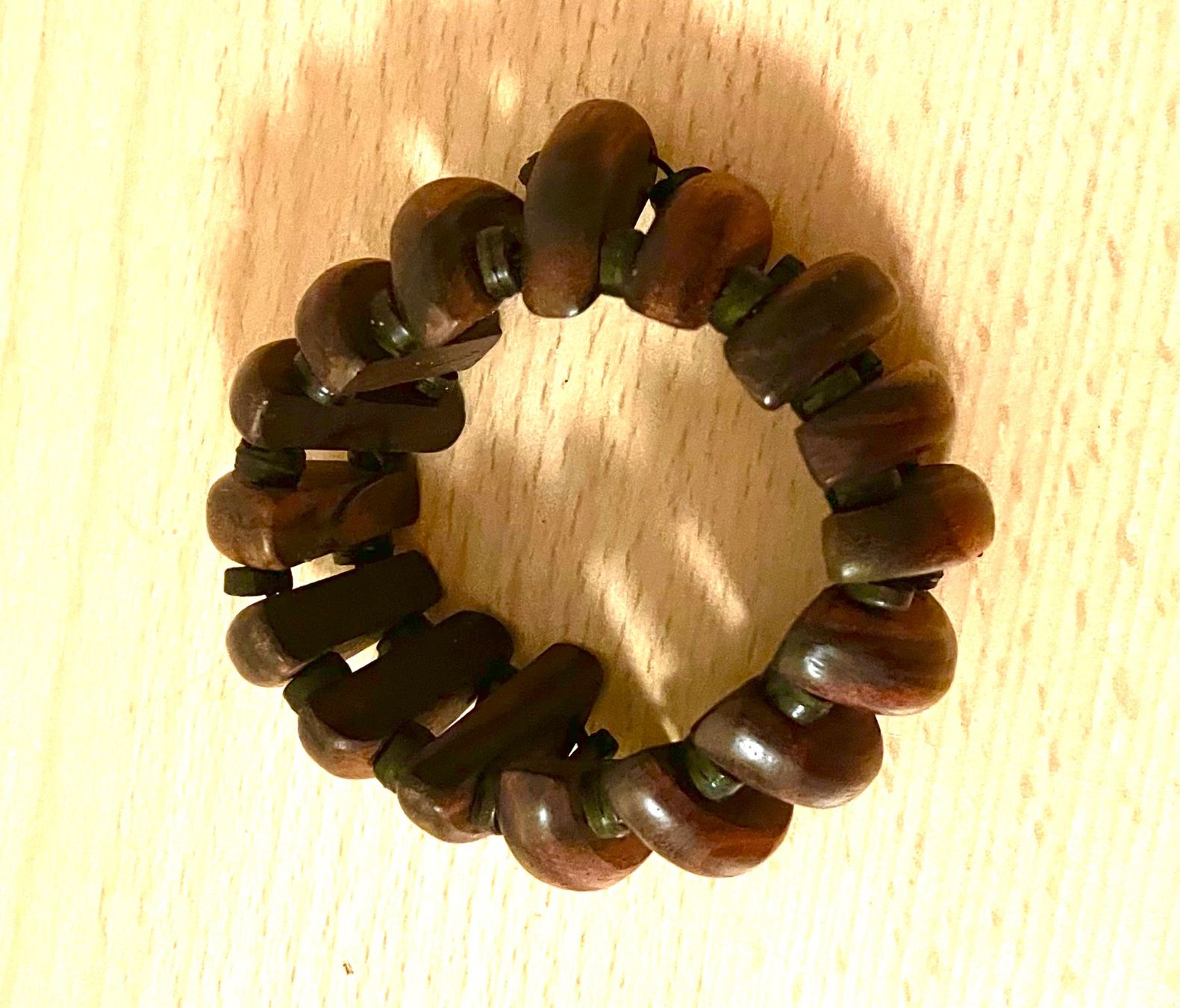 Bracciali & Braccialetti: Armband  Holz Eiche 8x3,5x1cm Gummiband – Nuovo (secondo la descrizione) da Kölliken venduto da Prscoo 2