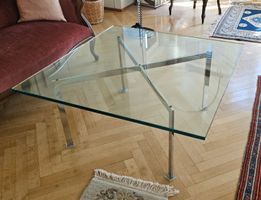 Knoll Barcelona Couchtisch von Ludwig Mies van der Rohe