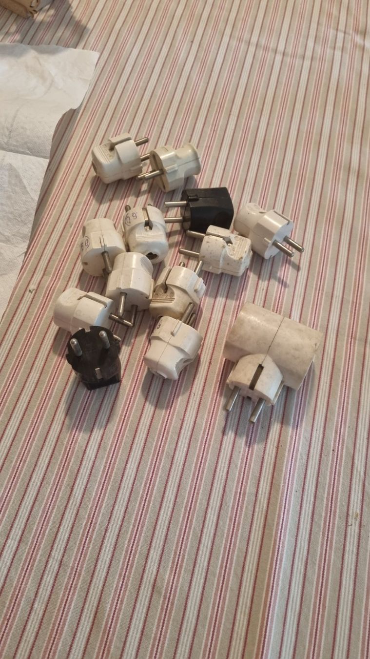 Fiches d'alim.: 11 Schuko Stecker Schutzkontakt Stecker – D'occasion à Basel par Jcva 1