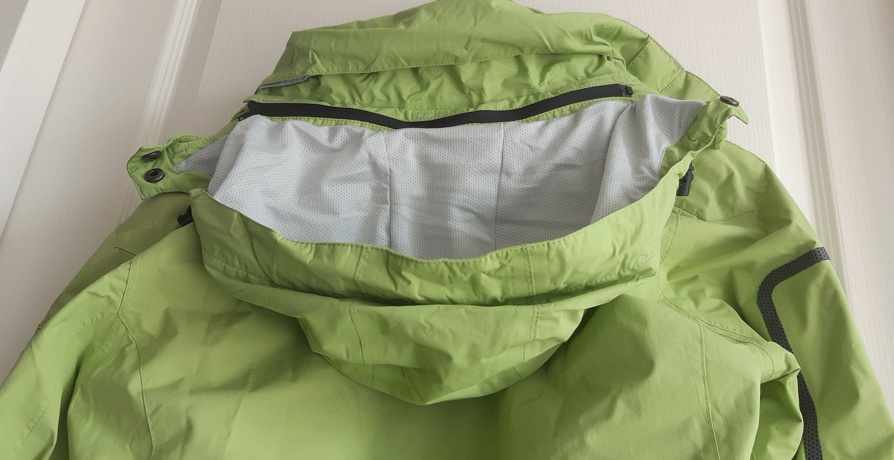 Vestes: Schöne robuste Regen-/Windjacke mit Kapuze Gr 44 – Neuf (Voir description) à Arch par Drosselbart 3
