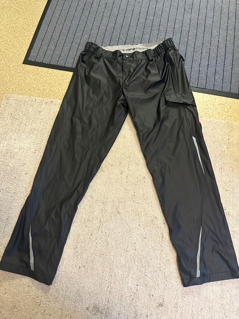 Engelbert Strauss Pantaloni: Engelbert Strauss Damen Regenhose Gr. 42 – Usato da Schaan venduto da Hermine2018