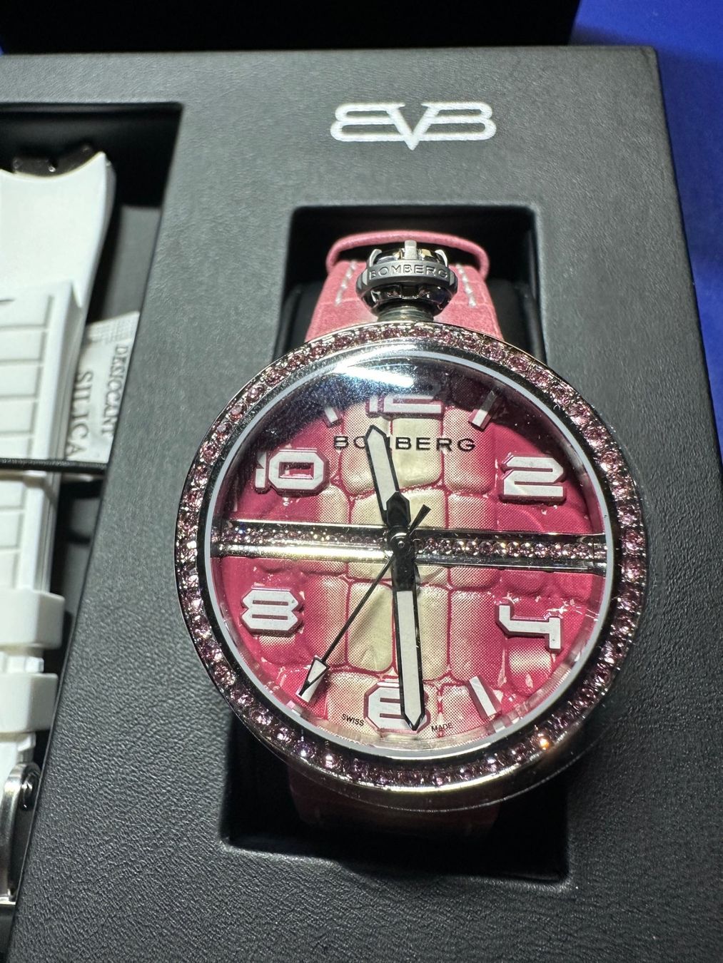 Bomberg Orologi: Bomberg 1968 Pink Lady – Nuovo e nell'imballaggio originale da Sarn venduto da petersarn