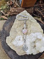 Zarter Schlüsselanhänger rosa hellblau mit Pentagramm