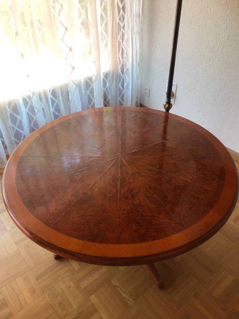 Tavoli: Antiker Couchtisch vermutlich Nussbaum – Usato da Oberwil BL venduto da elk_wf5x