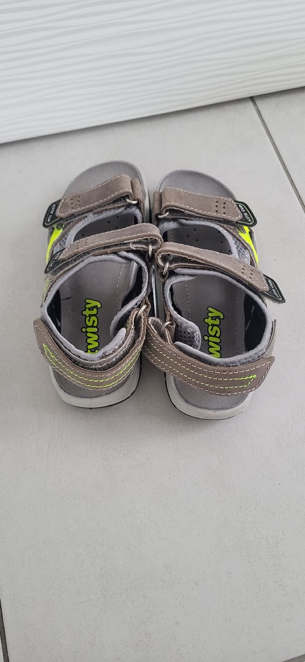 Schuhe für Jungen: Neue Sandalen Gr.31 – Neu und originalverpackt aus Thierachern von Anastasia123 2