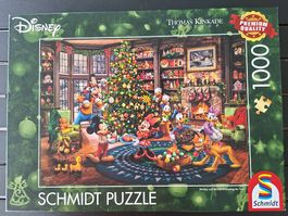 Puzzle Motiv "MICKEY UND MINNIE SCHMÜCKEN DEN BAUM"