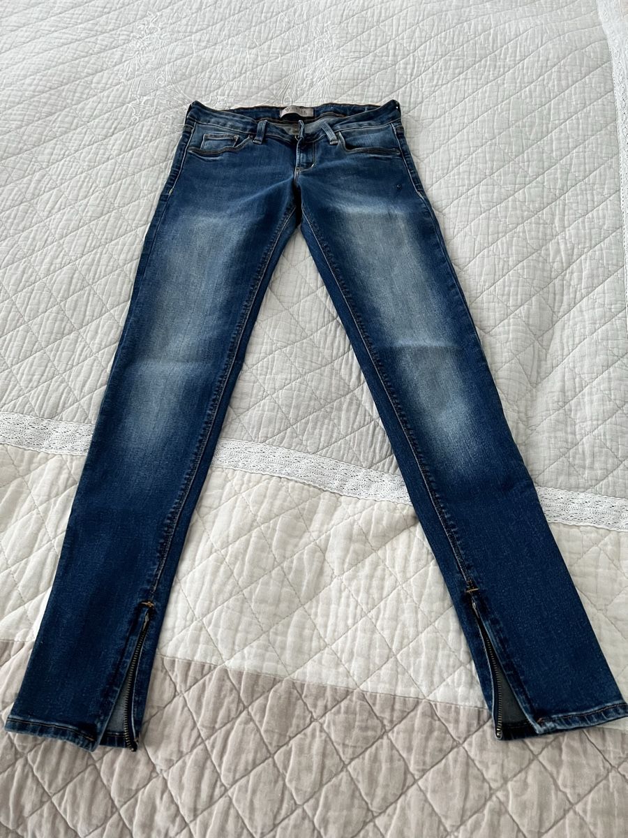 Guess Jeans: Guess Damen Jeans – Nuovo (secondo la descrizione) da Rorschach venduto da lvi_p29s
