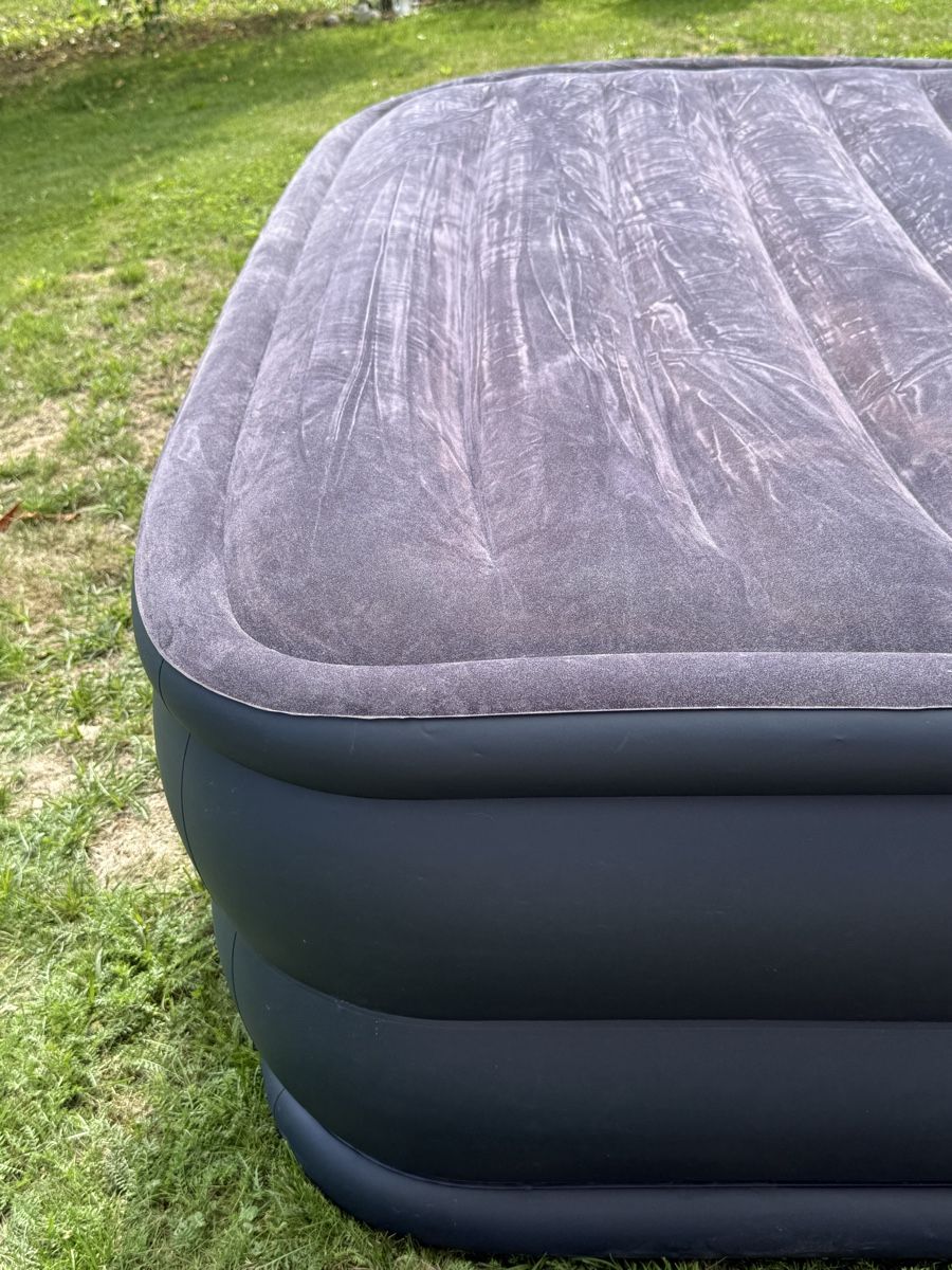 Betten: Luftbett INTEX Doppelbett mit integrierter Pumpe – Gebraucht aus Baldegg von Jacky-Maus 3