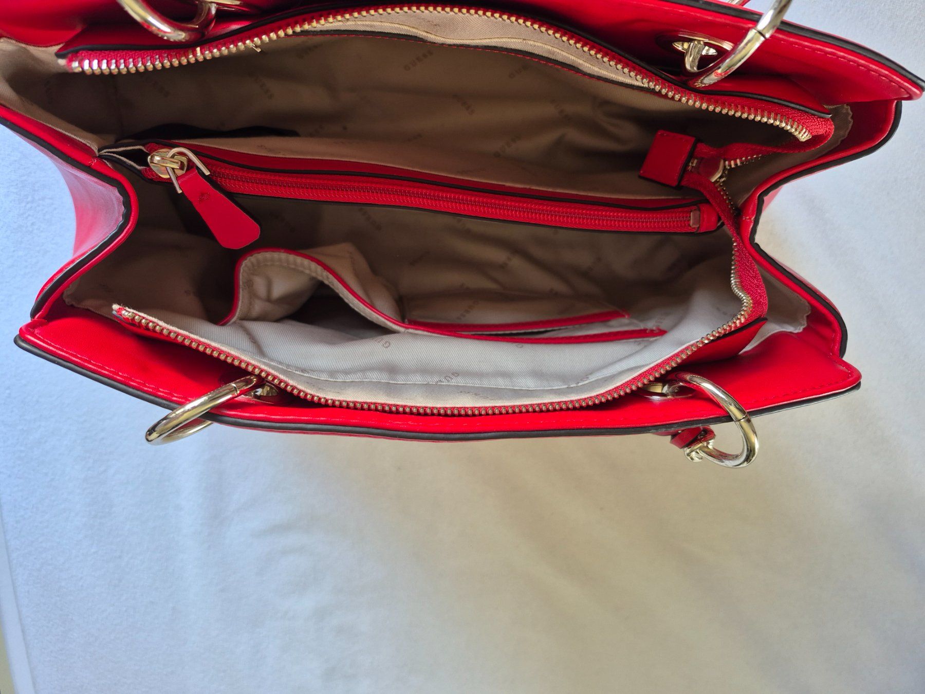 Guess Sacs femmes: Guess Handtasche – Neuf avec emballage d'origine à Wädenswil par Virginia96 3