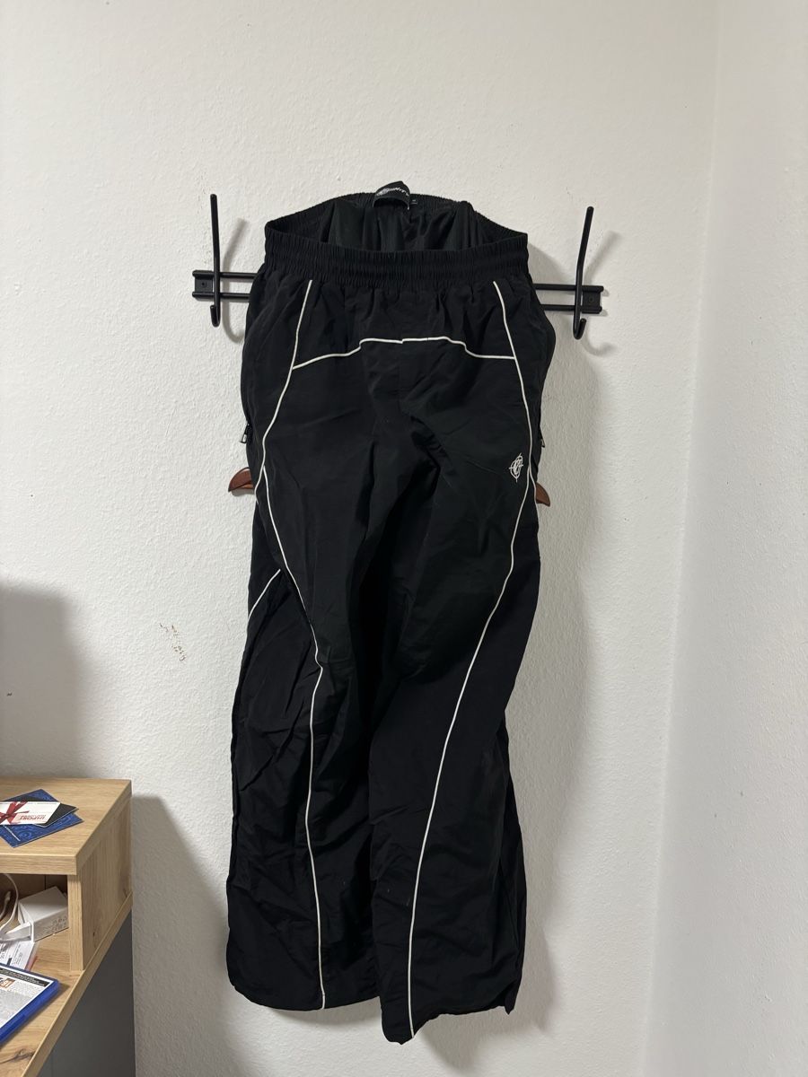 Costumes: Vicinity Trainingsanzug schwarz Grösse L neu – D'occasion à Berg TG par mar_qp2k 1