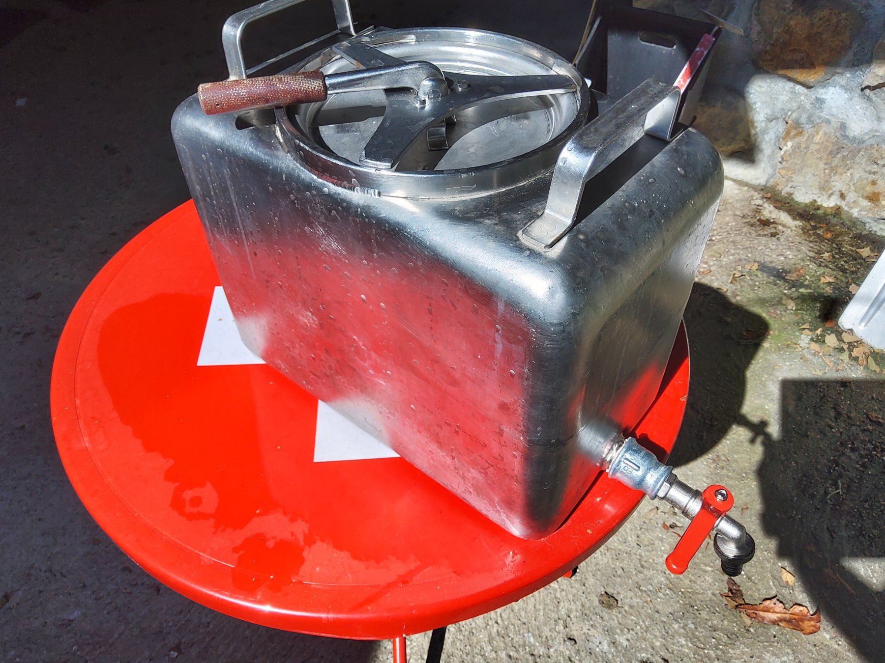 Tränken & Tröge: Camping – Gebraucht aus Aeschi b. Spiez von Merk-Pullax
