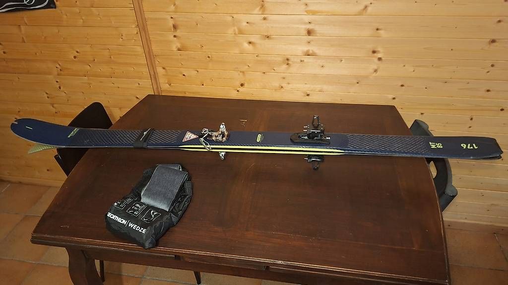 Sci: Set sci da alpinismo con attacchi e pelli di foca – Usato da Pura venduto da Raffaele_S