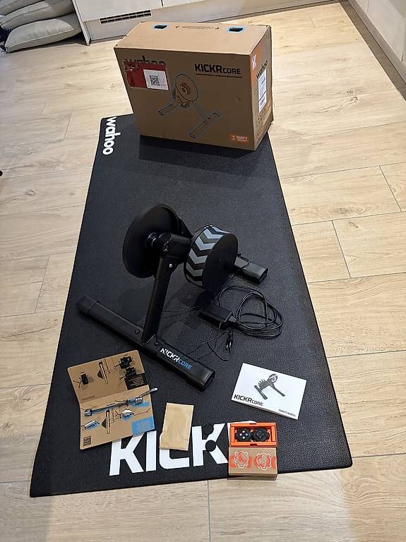 Wahoo Hometrainer: KICKR CORE 2 Smart Trainer mit ZWIFT Cog/Click Smart Trainer – Gebraucht aus Nennigkofen von Sii_16