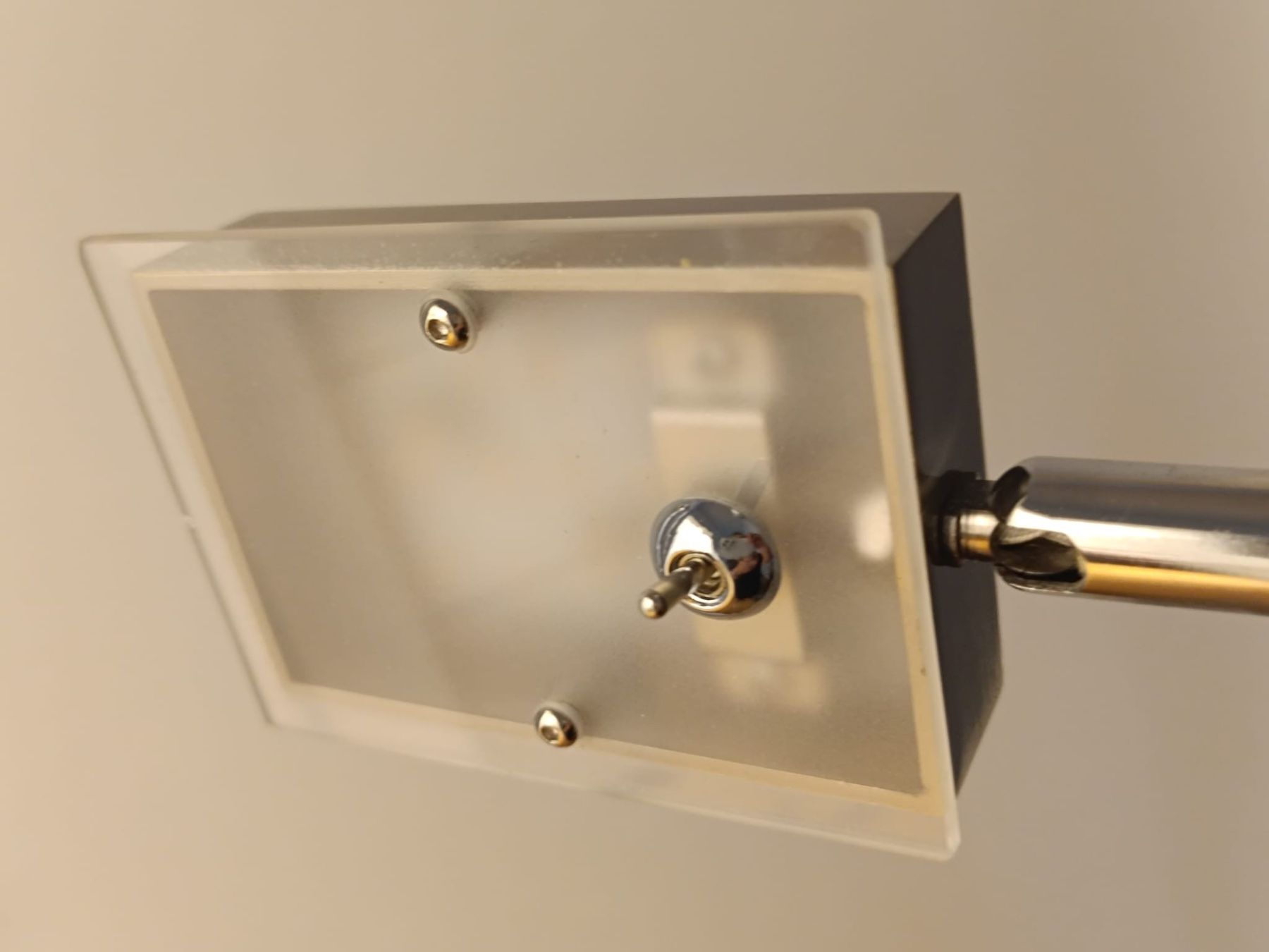 Lampade: Stehlampe quadratisch, Metall, für Wohn- oder Schlafzimmer. – Usato da Kandern venduto da pestalozzi04 3