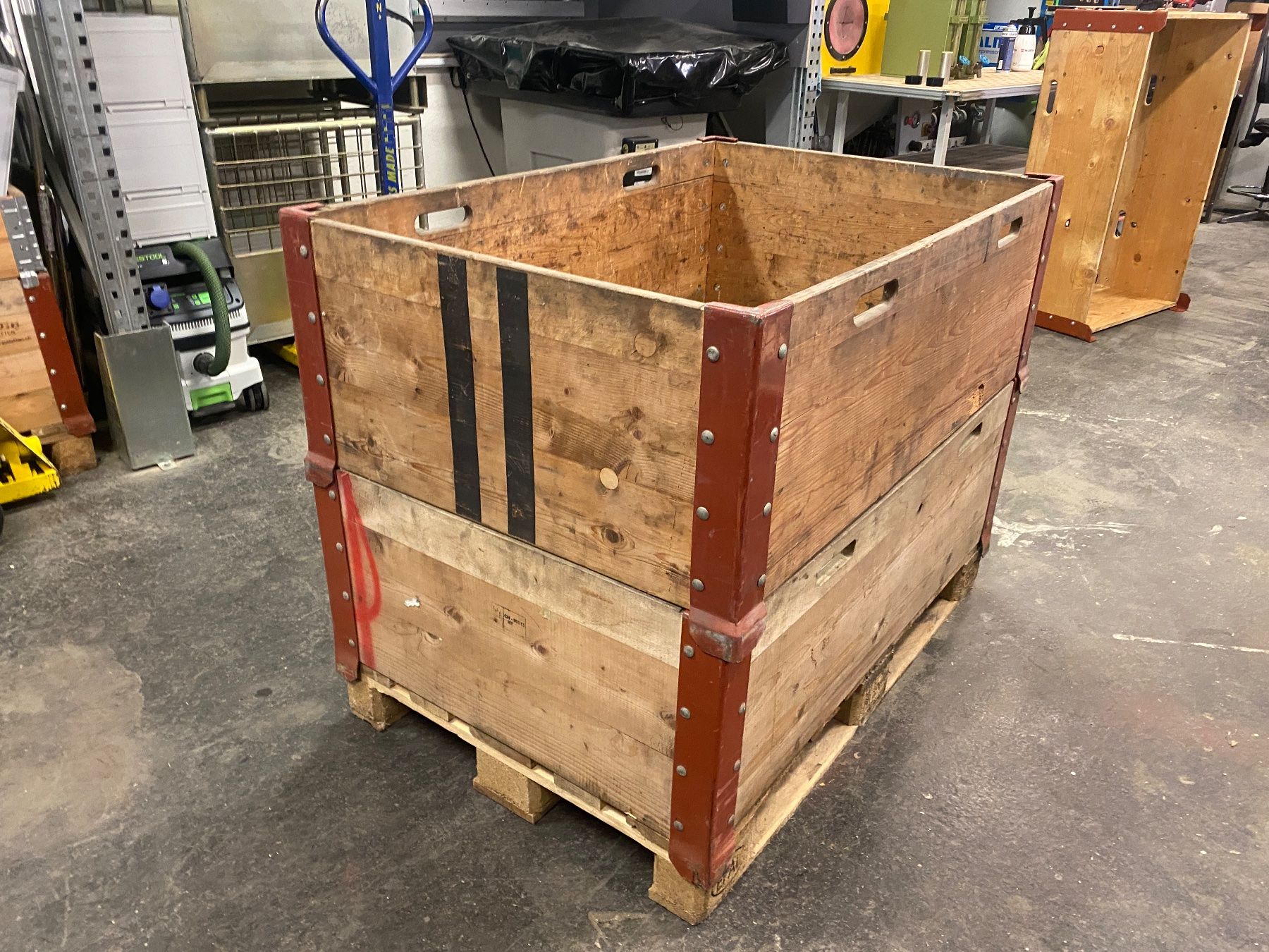 Pallets: 2x Palettenrahmen mit Palette ab 1.- – Usato da Wabern venduto da HK-Design