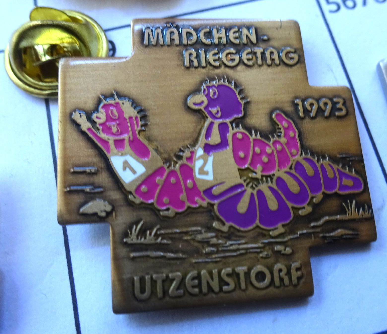 Plaketten & Abzeichen: Pin Mädchenriege Tag Utzenstorf – Gebraucht aus Utzenstorf von BUtter81