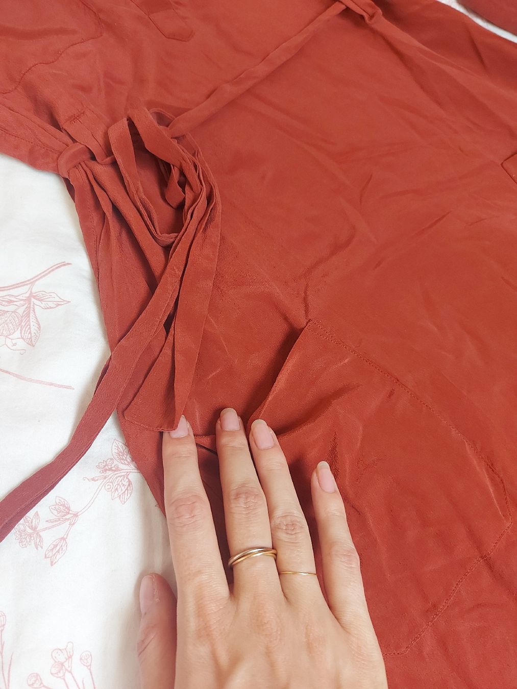 Sezane Kleider: Robe 100% soie Sezane - Taille S/M – Gebraucht aus Lausanne von Super-cerise 2