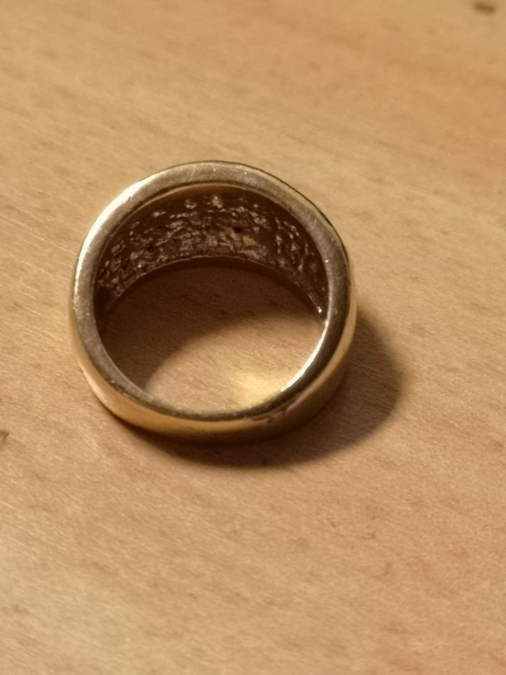 Bagues: Wunderschöner vergoldeter Ring mit eingelegten Steinen. – D'occasion à Bern par Yunkom 2