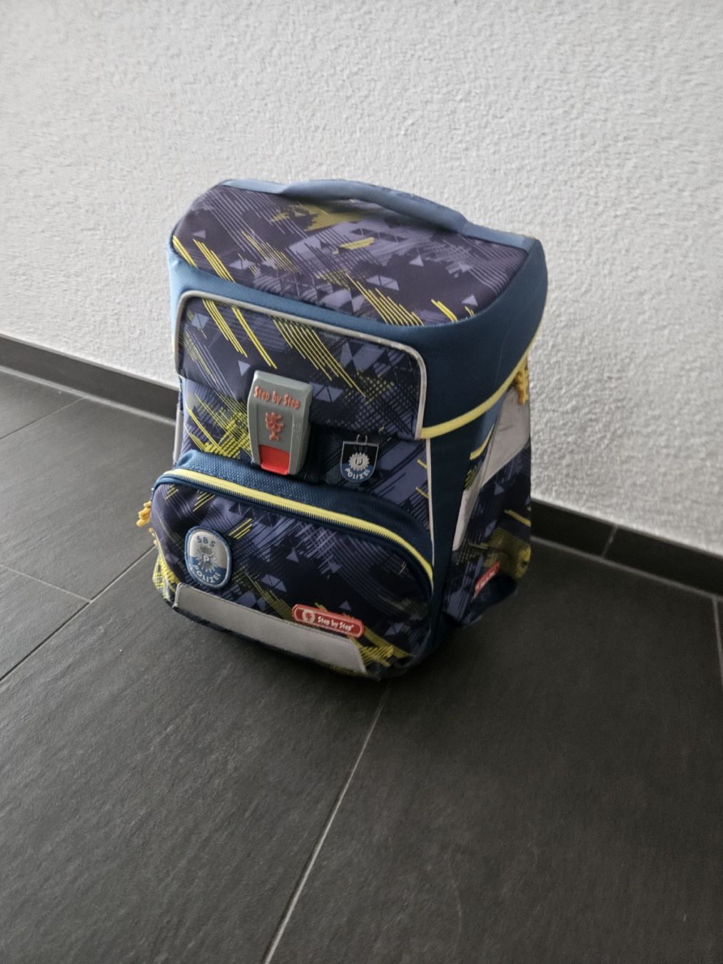 Step by Step Borse & Zaini: Schulranzen "Step by Step" in coolen Polizei Design  – Usato da Diepoldsau venduto da rin_d9yl