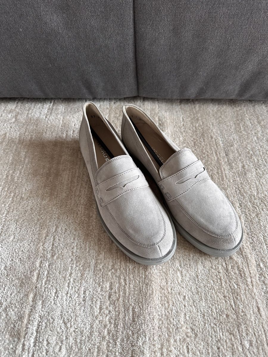 Scarpe da donna: Loafers / mocassins gris new – Nuovo e nell'imballaggio originale da La Croix (Lutry) venduto da secondhandZara