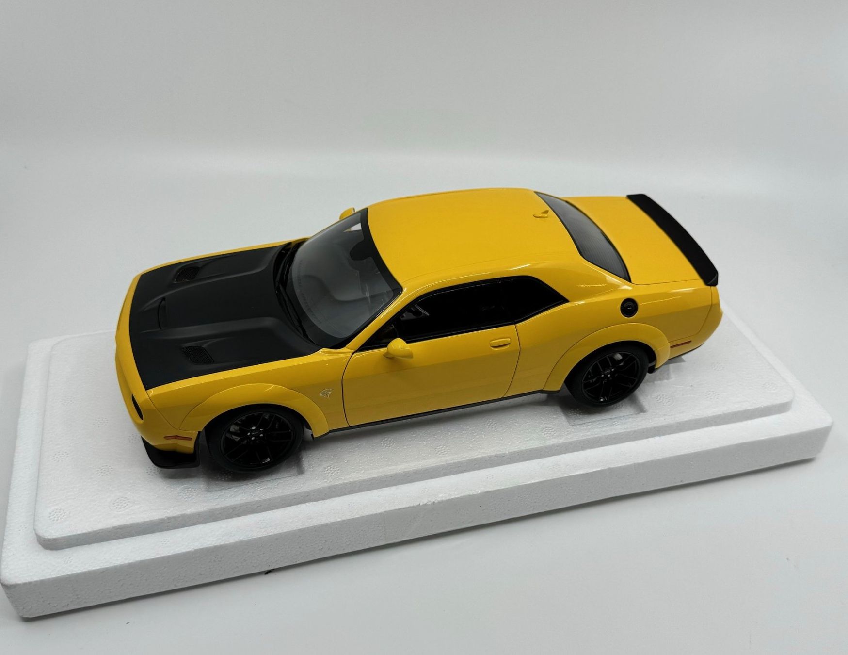 Autoart Modellautos: 1:18 AUTOart Dodge Challenger SRT Hellcat Widebody – Gebraucht aus Tübach von BonnevilleMotors 1