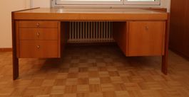 Holzpult / Schreibtisch: Gute Qualität, schlichtes Design