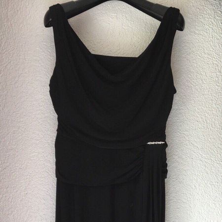 011 Elegantes schwarzes Abendkleid