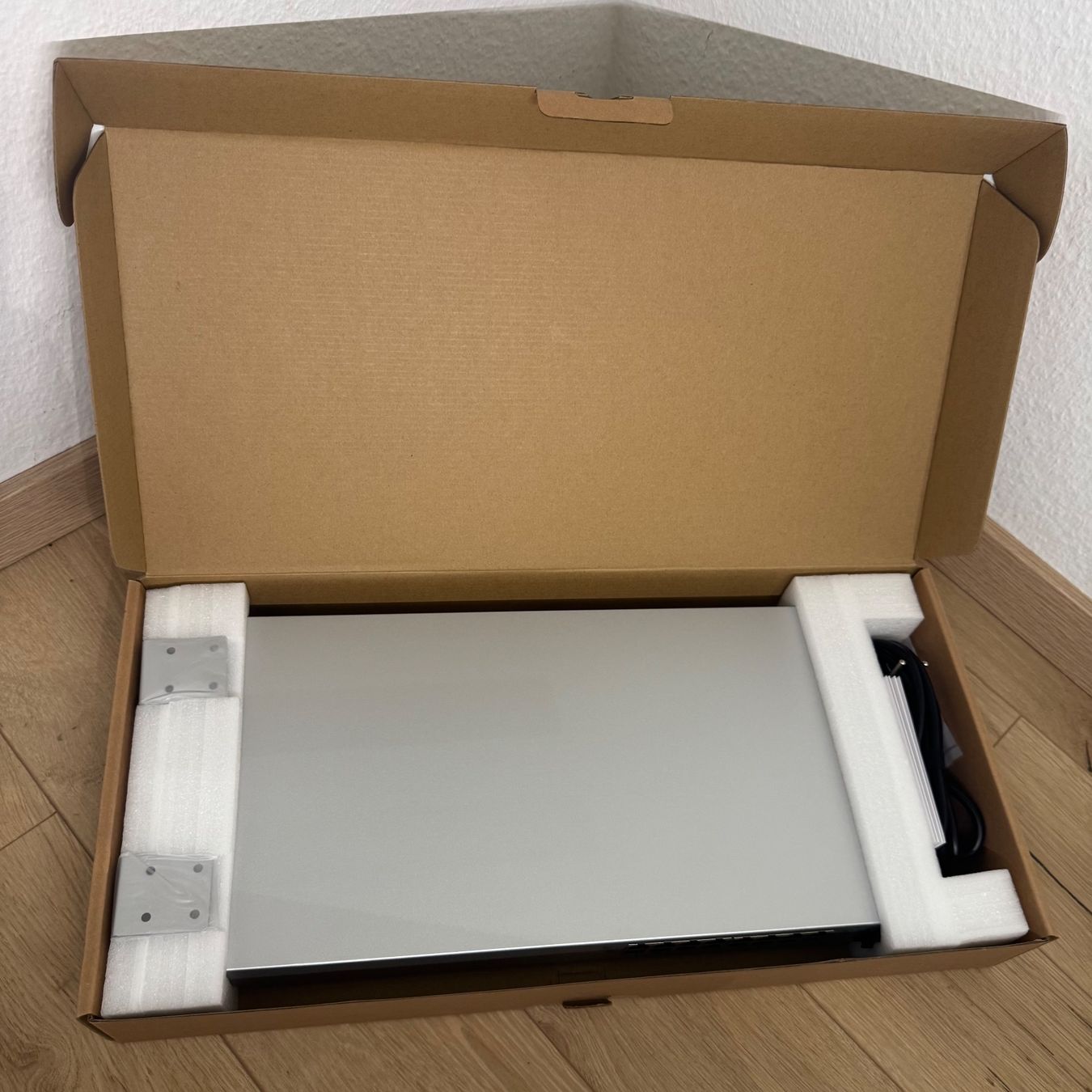 Ubiquiti Hubs & Switches: Ubiquiti UniFi Switch 16-PoE 150W – Gebraucht aus Sursee von Stofi