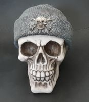 Totenkopf mit Beanie