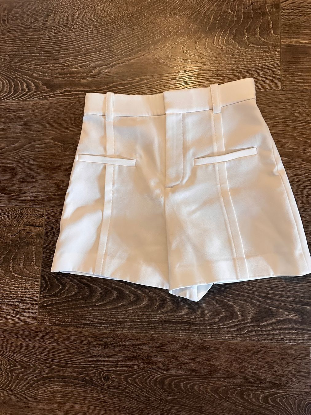 Zara Pantaloni: zara shorts weiss XS – Usato da Dübendorf venduto da bol_h67v
