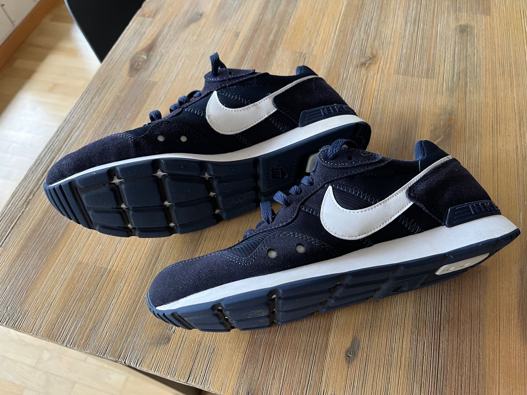 Nike Scarpe da uomo: Baskets Nike - taille 42 - bleues marines – Usato da Sion venduto da Nelsonkatz 1