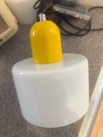 Glas Bauhaus Hängelampe, weiss/gelb. Top! Ein Hingucker.