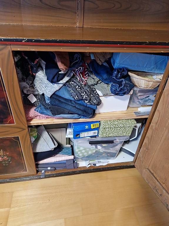 Büffets: Antikes Buffet mit schöner Malerei – Gebraucht aus Zäziwil von golfgti000 2