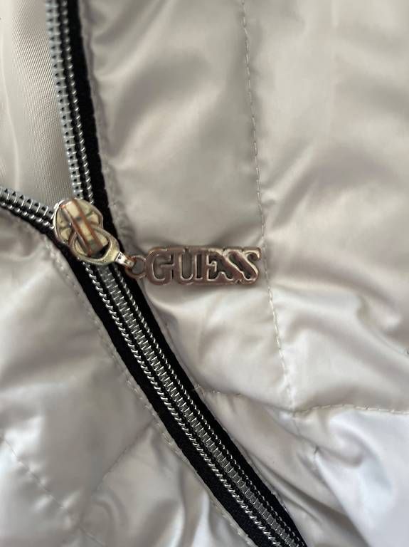 Mäntel: Manteau doudoune Guess – Gebraucht aus Genève von alv_gj95 2