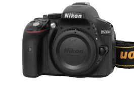 NIKON D5300 Kamera mit VOLL HD VIDEO