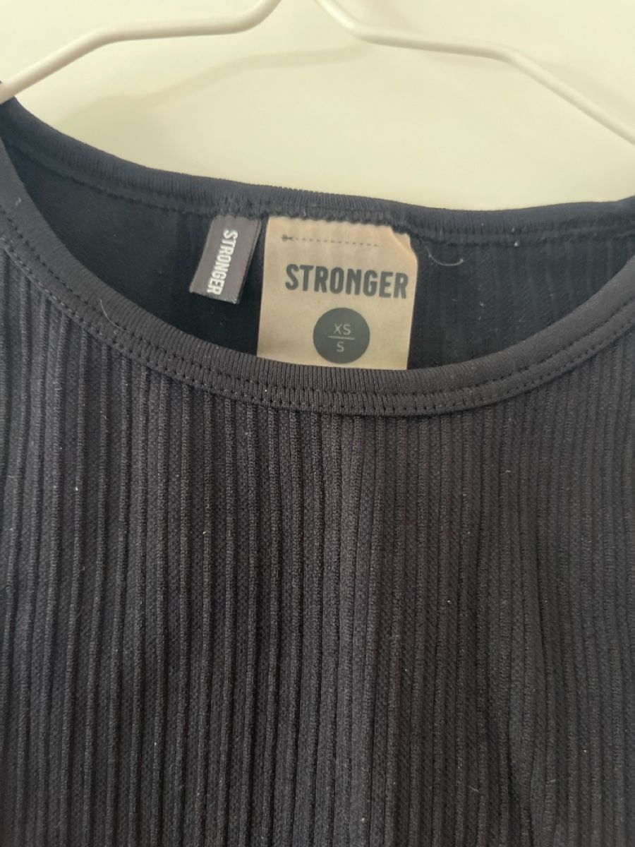 Top: Workout tank top  – Nuovo (secondo la descrizione) da Männedorf venduto da cec_6vdr 1
