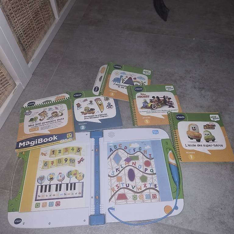 Jouets: MagiBook + livrets  – D'occasion à Conthey par VioletteM 1